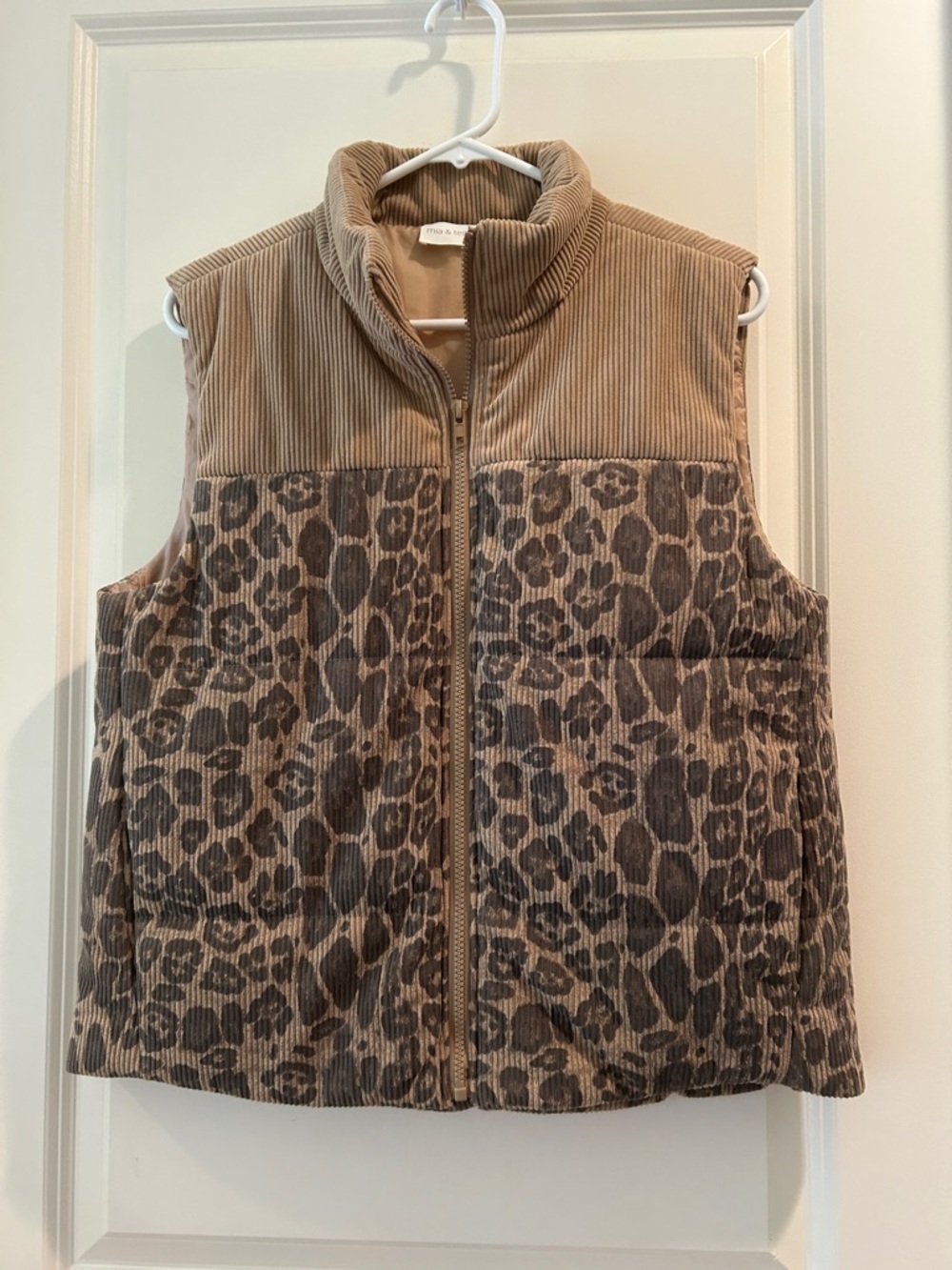 Mia & Tess ZipUp Corduroy Puffer Vest Jacket in Beige/Brown with pockets size M